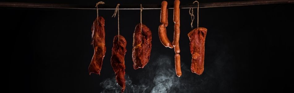 Tout comprendre sur le fumage des viandes : tradition, goût et techniques